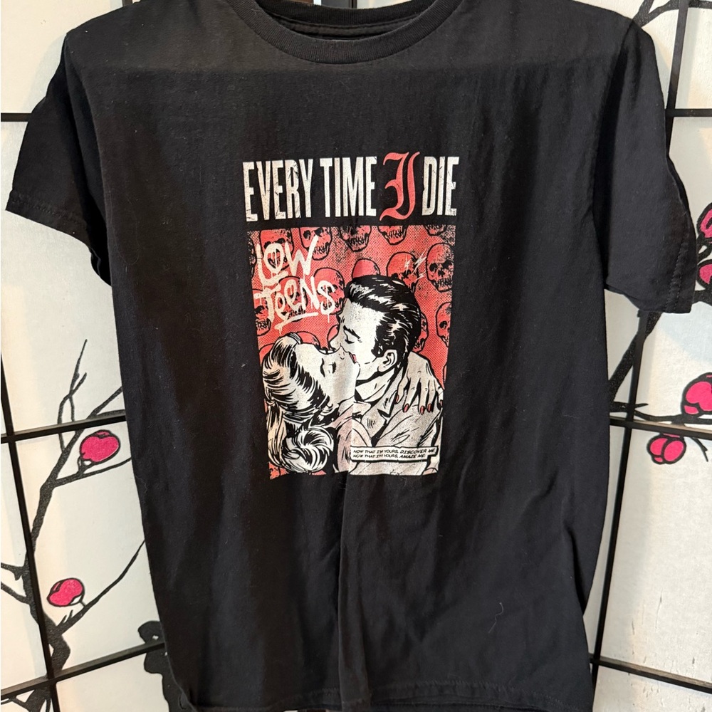 Gildan Black Short Sleeve Tee Casual Crew Neck